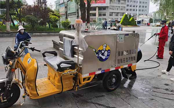 西宁萨尔斯堡小区交机展示现场