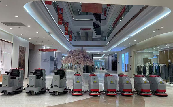 商场隆子洗地机交机展示现场